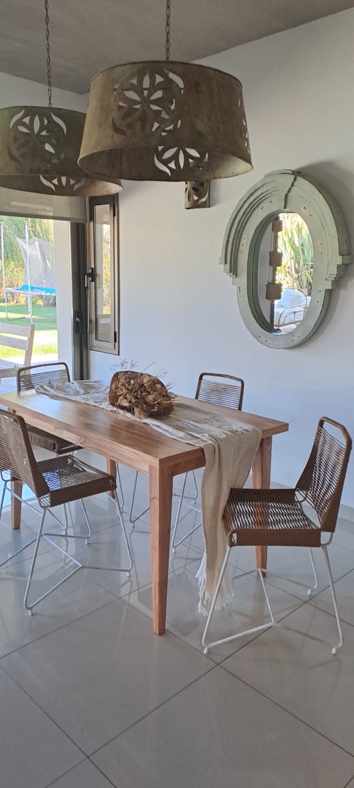 Combo Mesa 140cm x 80cm Full Paraiso Pata Degradé y 4 sillas Tulum Tejido Símil Yute Arena Hierro Blanco - Image 2